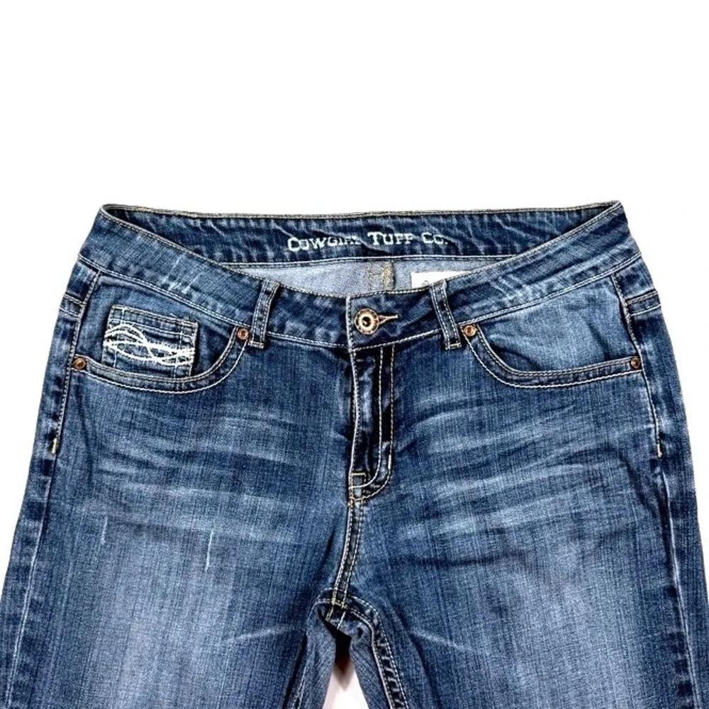 Cowgirl Tuff Co Womens Bootcut Jeans Medium Wash Barbed Wire Embroidery W31 L33